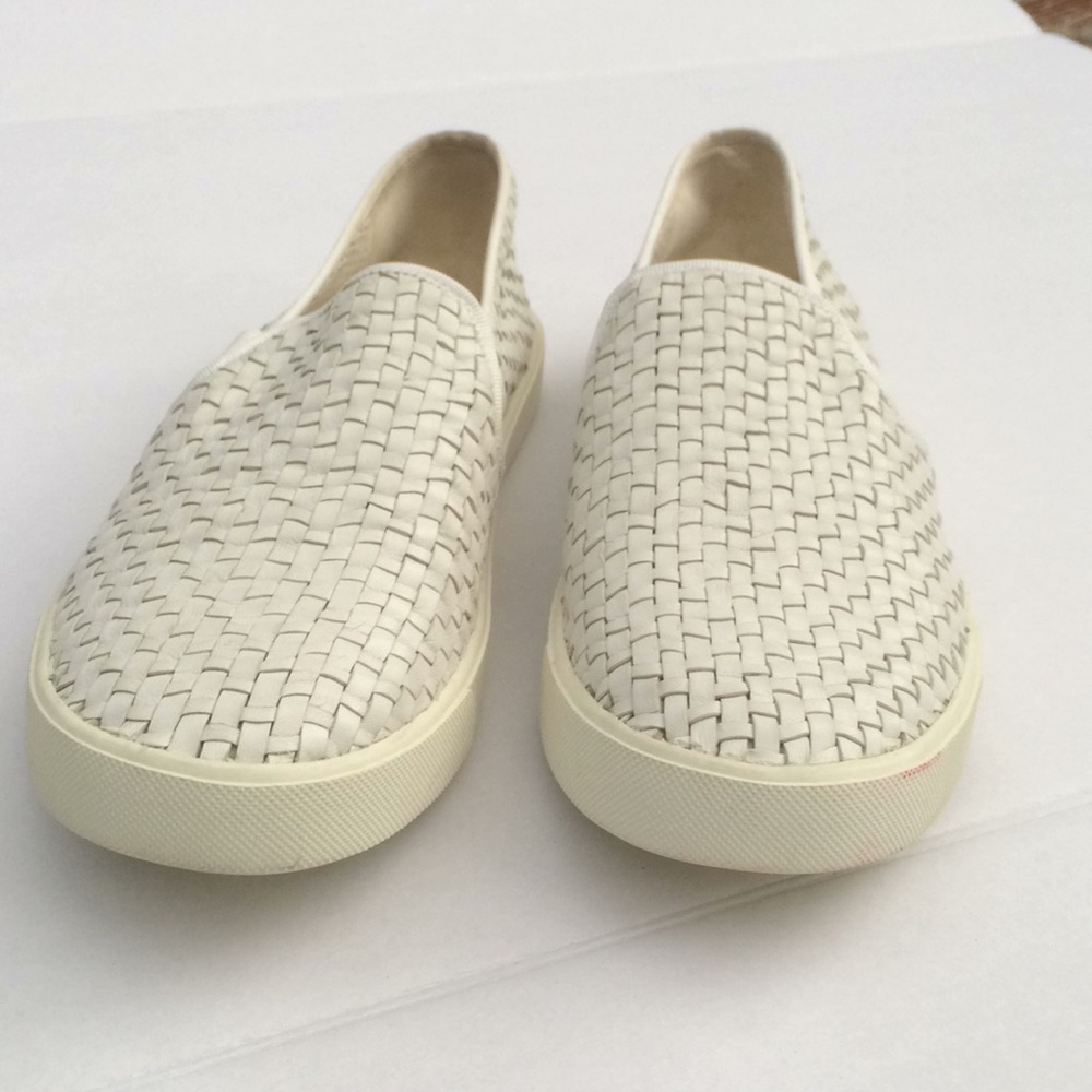 NWT 🤗 VINCE Preston Woven Slip on